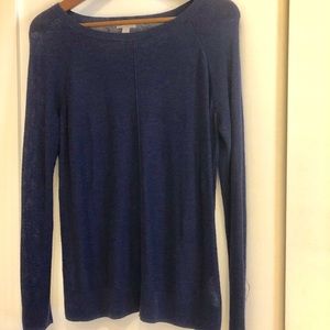 GAP light sweater. Navy. Size S